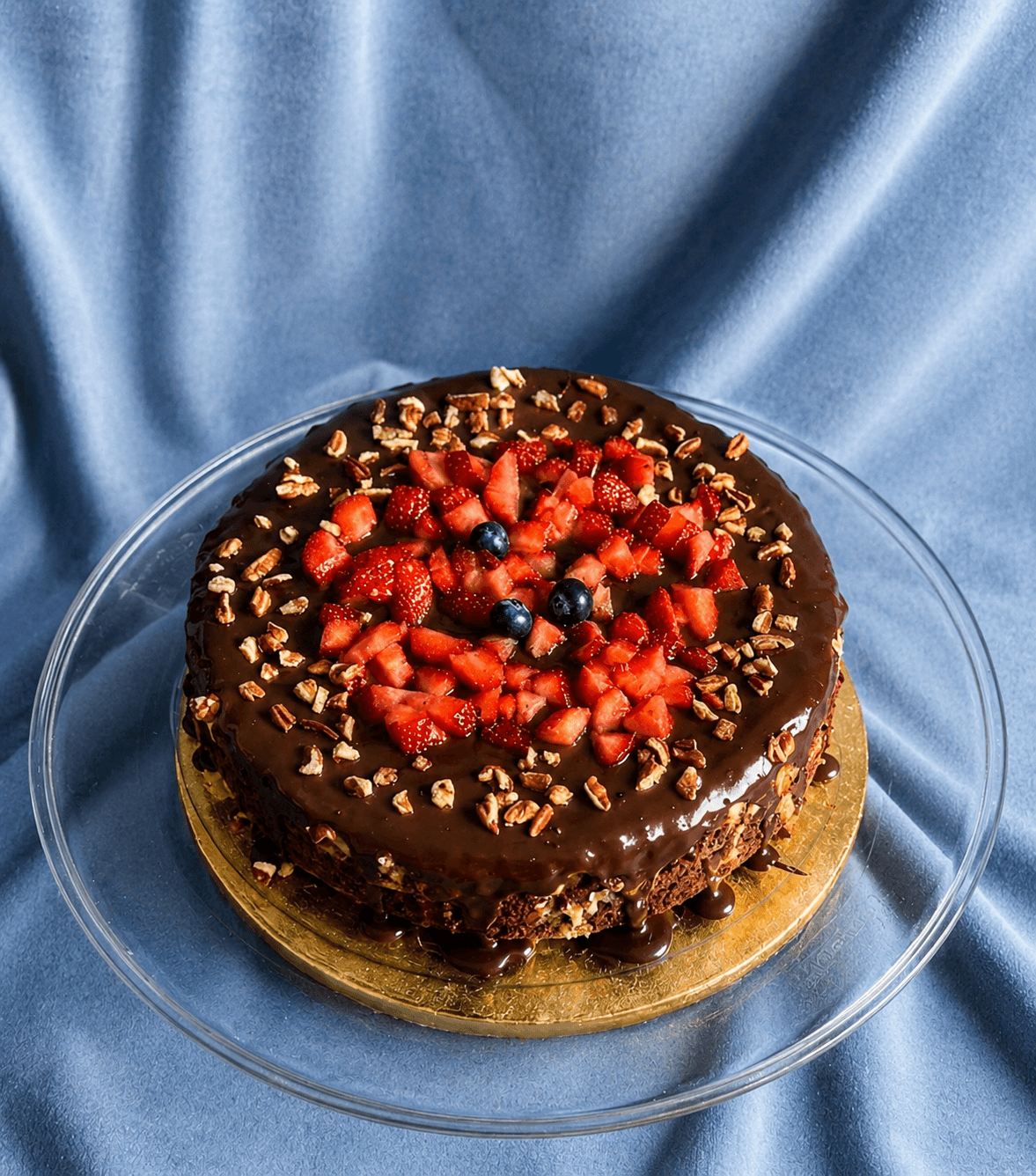 Pastel de chocolate con fresas